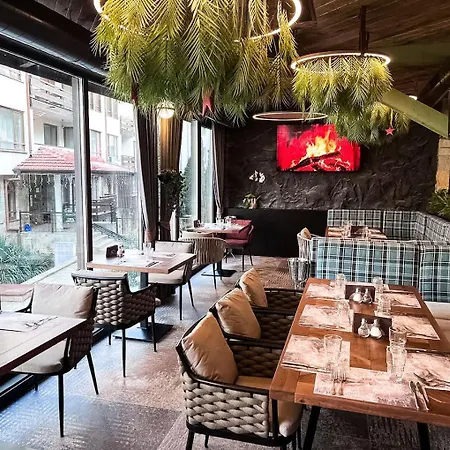 Snow Peak Todorka And Vihren /next To The Lift/ 7 Persons/