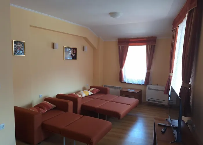 Snow Peak Todorka And Vihren /next To The Lift/ 7 Persons/ *